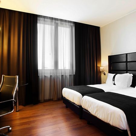 Holiday Inn Genoa City By Ihg Exteriör bild