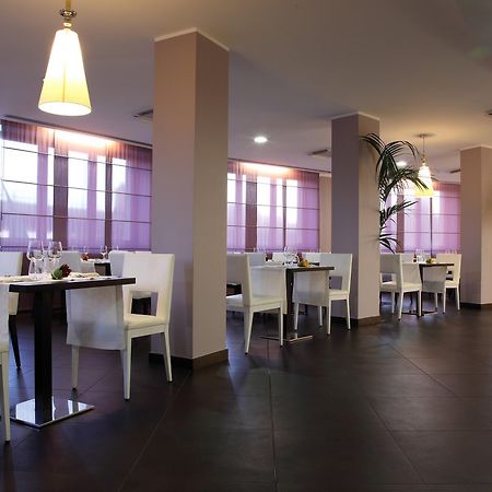 Holiday Inn Genoa City By Ihg Exteriör bild