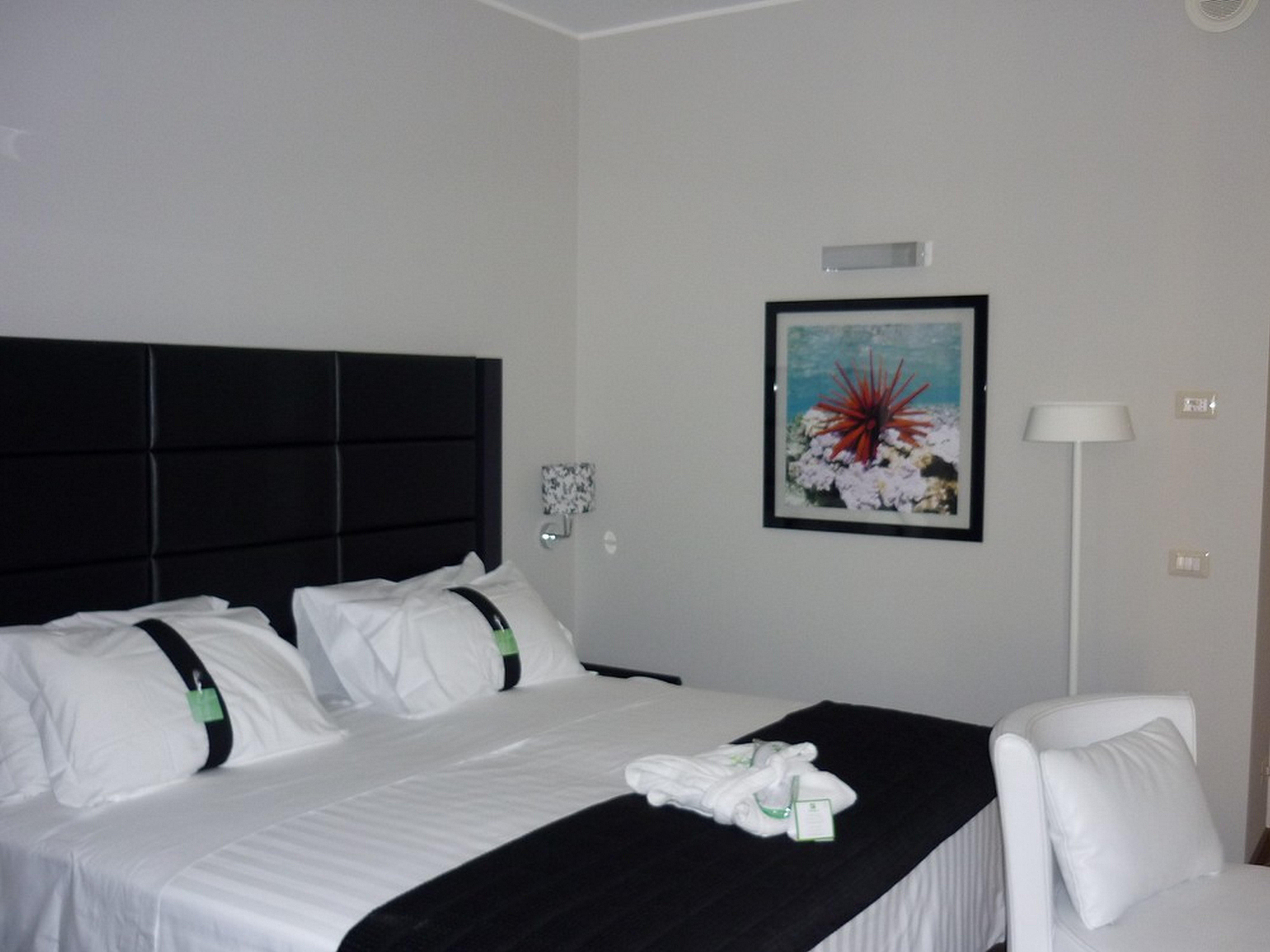 Holiday Inn Genoa City By Ihg Exteriör bild