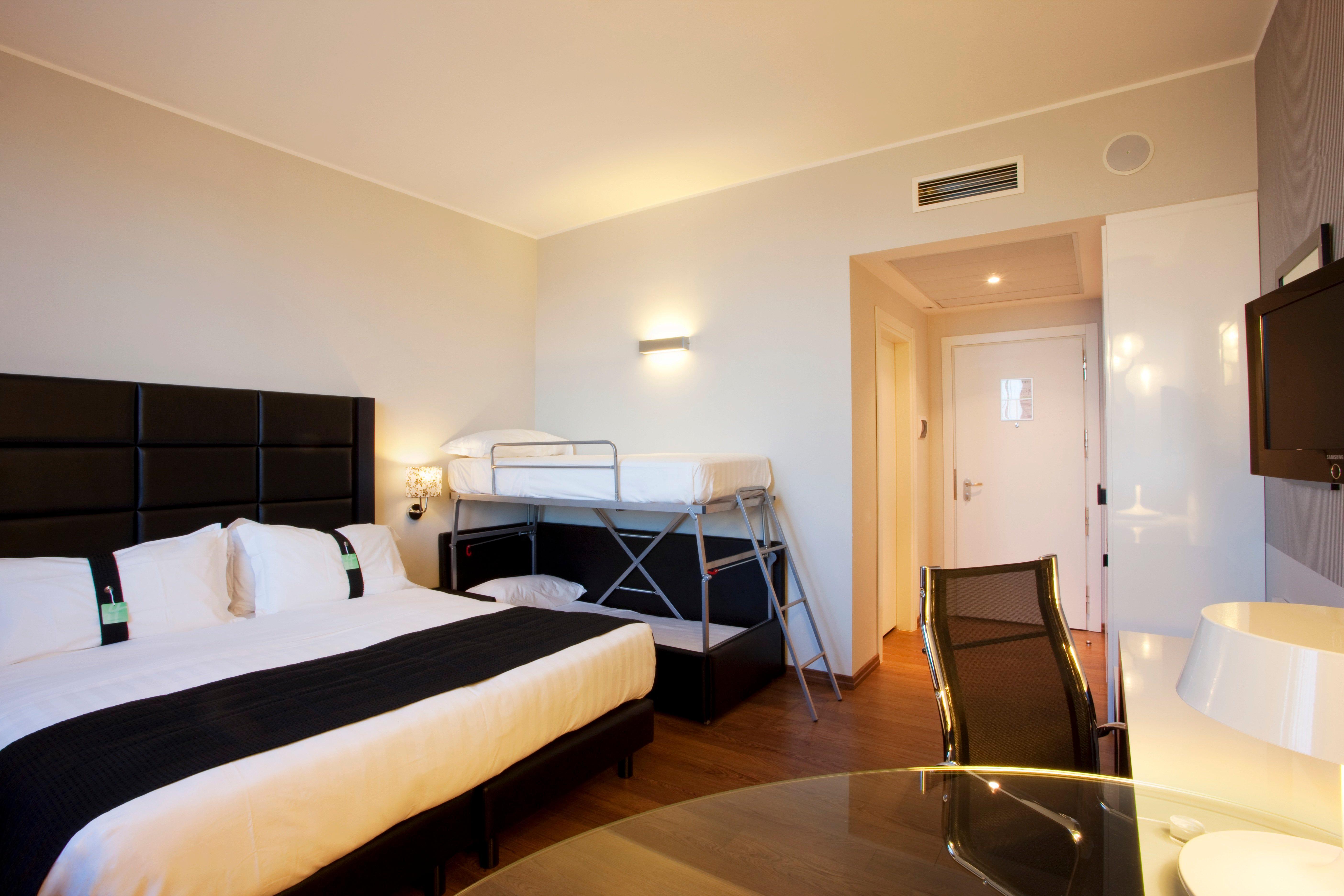 Holiday Inn Genoa City By Ihg Exteriör bild