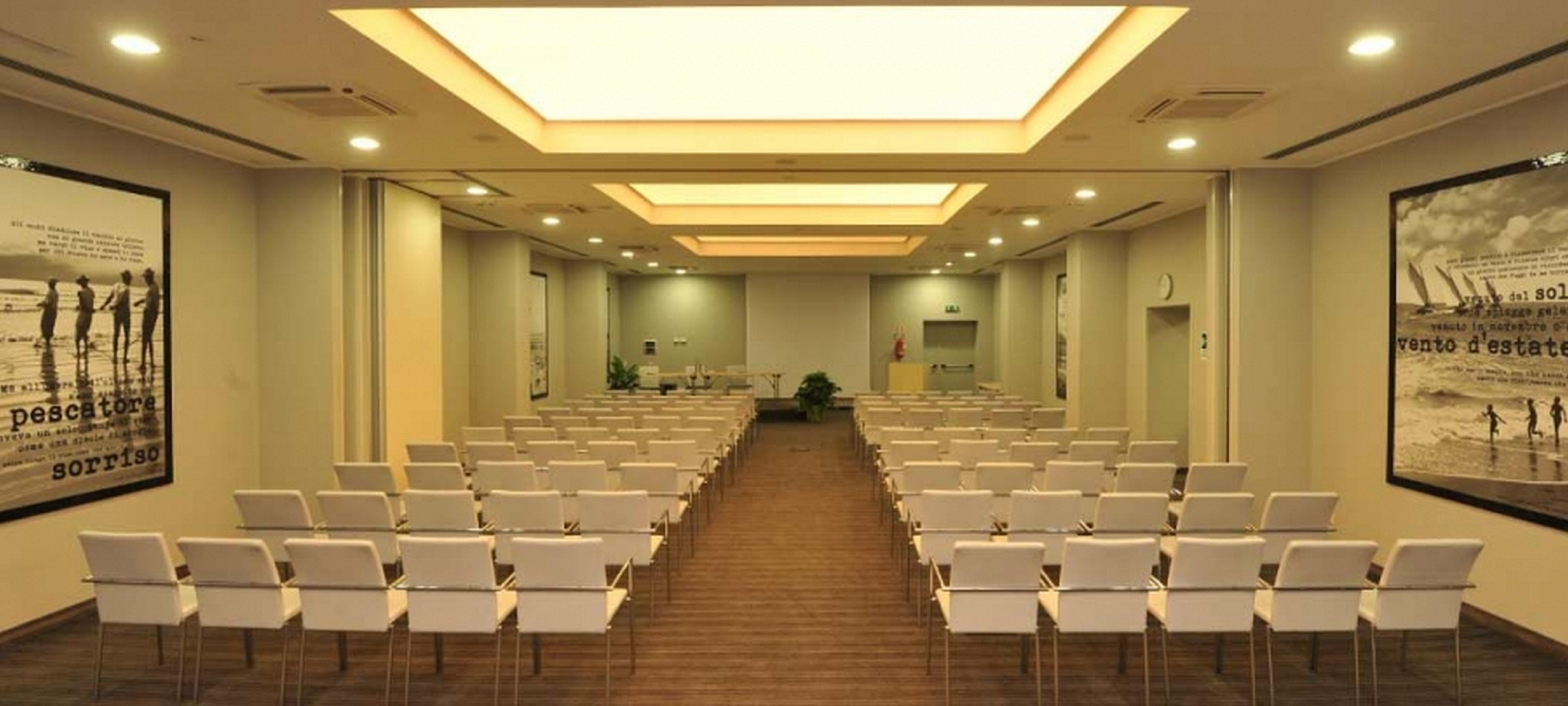 Holiday Inn Genoa City By Ihg Exteriör bild