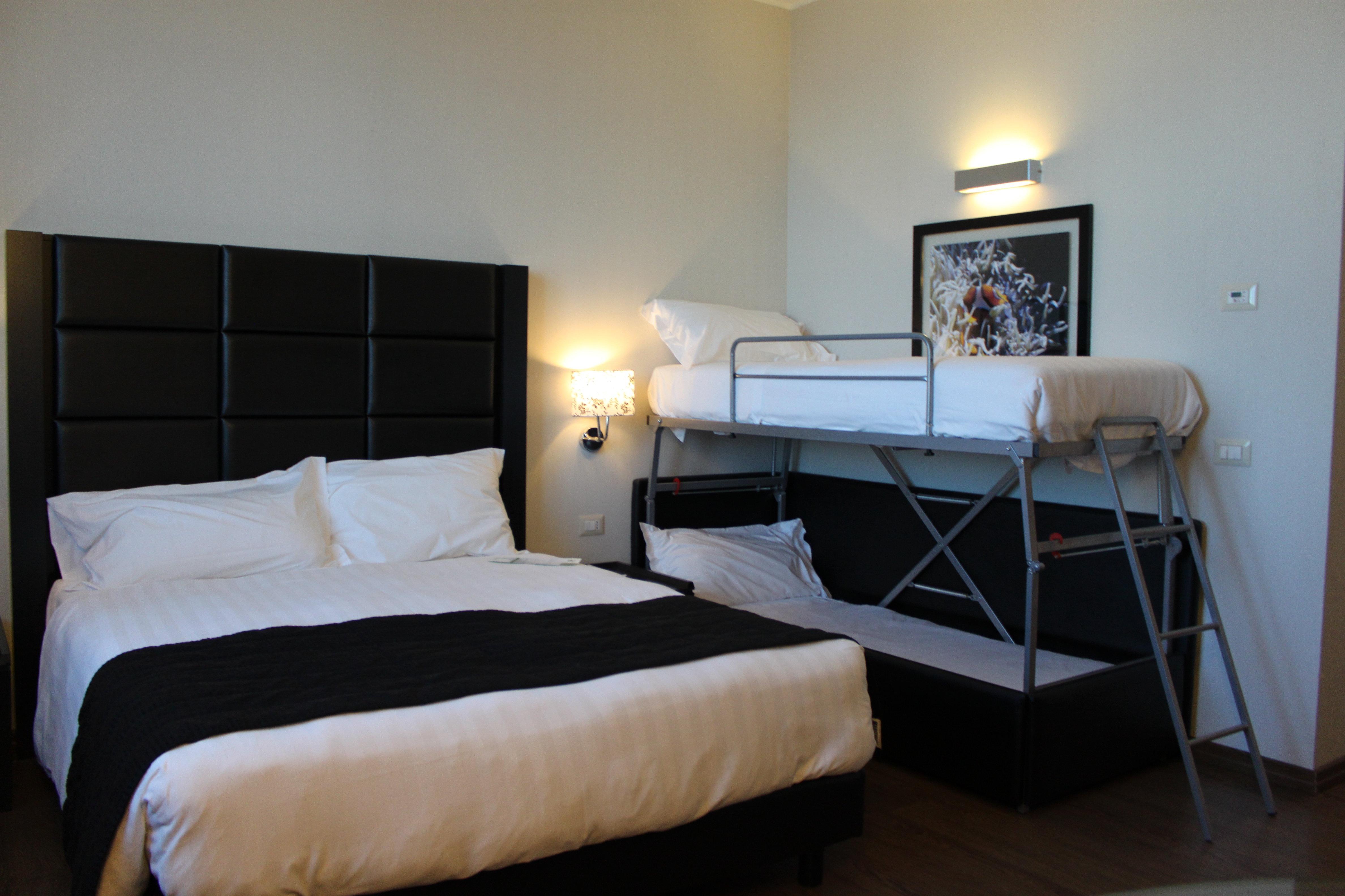 Holiday Inn Genoa City By Ihg Exteriör bild
