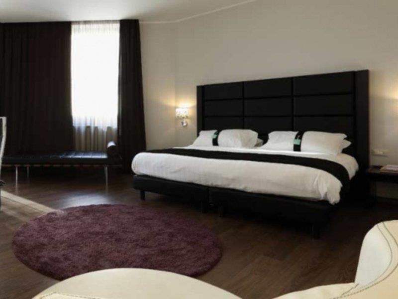 Holiday Inn Genoa City By Ihg Exteriör bild