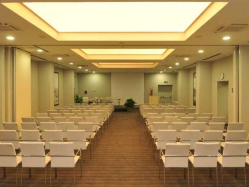 Holiday Inn Genoa City By Ihg Exteriör bild