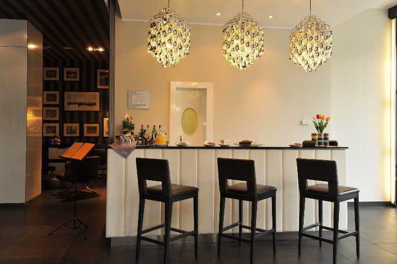 Holiday Inn Genoa City By Ihg Exteriör bild