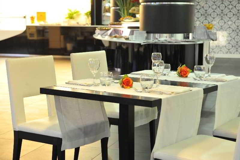 Holiday Inn Genoa City By Ihg Exteriör bild