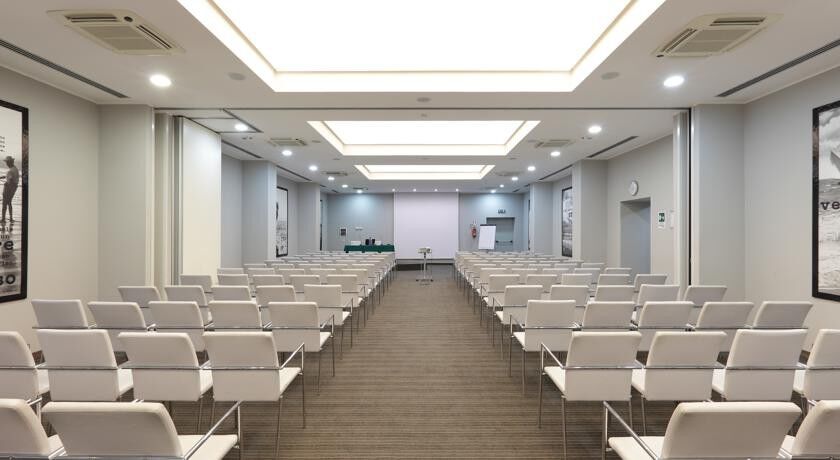 Holiday Inn Genoa City By Ihg Exteriör bild